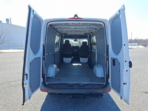 Used 2020 Mercedes-Benz Sprinter 144 Cargo image 9