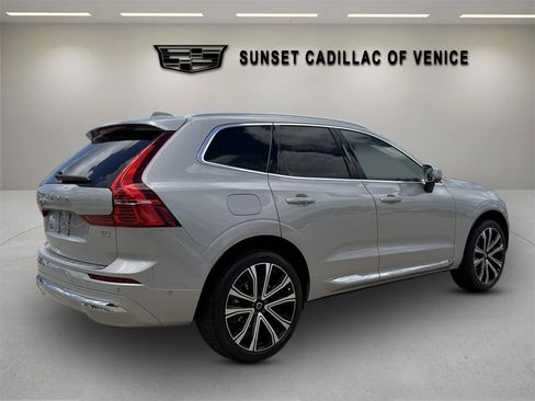 Used 2023 Volvo XC60 B5 Ultimate w/ Climate Package FWD image 3