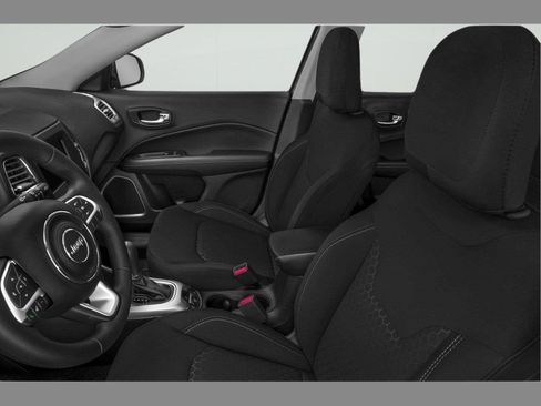 Used 2021 Jeep Compass Latitude FWD image 4