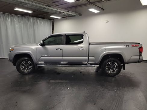 Used 2018 Toyota Tacoma TRD Sport image 5