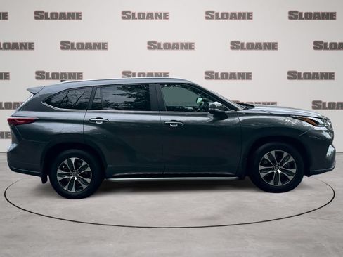Used 2023 Toyota Highlander XLE AWD/4WD image 6