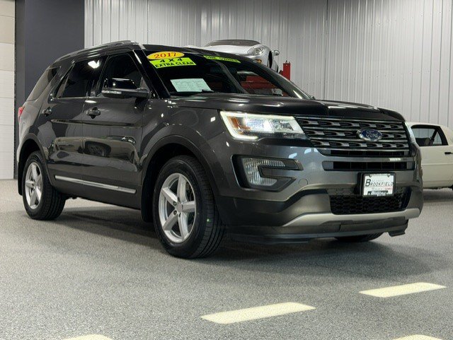 Used 2017 Ford Explorer XLT AWD/4WD image 7