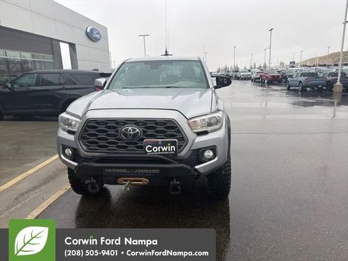 Used 2021 Toyota Tacoma TRD Off-Road image 2