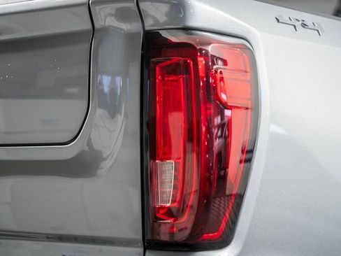 Used 2025 GMC Sierra 1500 SLT image 7