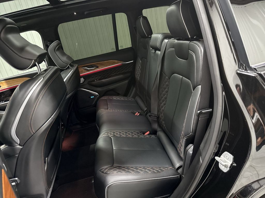Used 2025 Jeep Grand Cherokee Summit AWD/4WD image 26