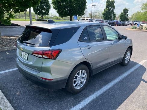 Used 2023 Chevrolet Equinox LS w/ LS Convenience Package AWD/4WD image 4