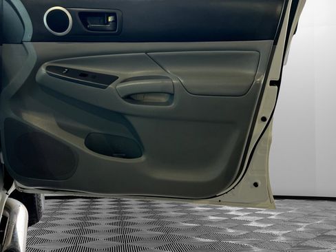 Used 2012 Toyota Tacoma PreRunner image 13