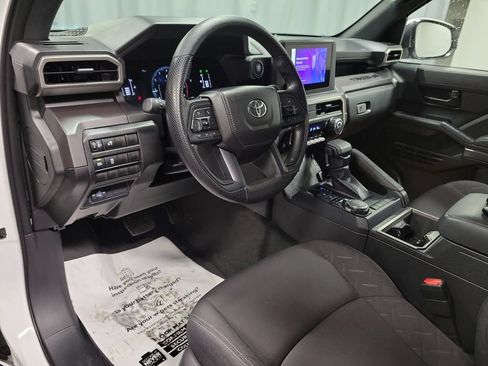 Used 2025 Toyota Tacoma SR5 AWD/4WD image 19