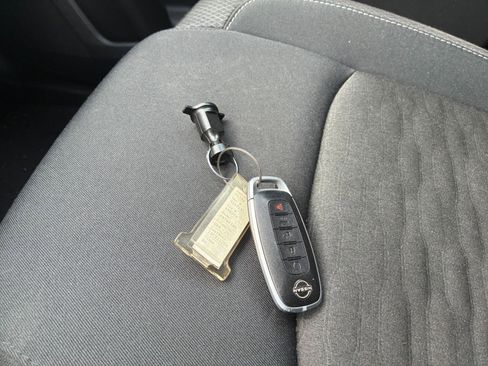 Used 2025 Nissan Pathfinder SV image 18