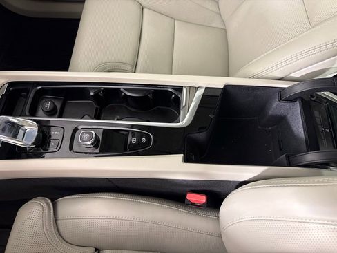 Used 2023 Volvo XC60 B5 Ultimate w/ Protection Package FWD image 30
