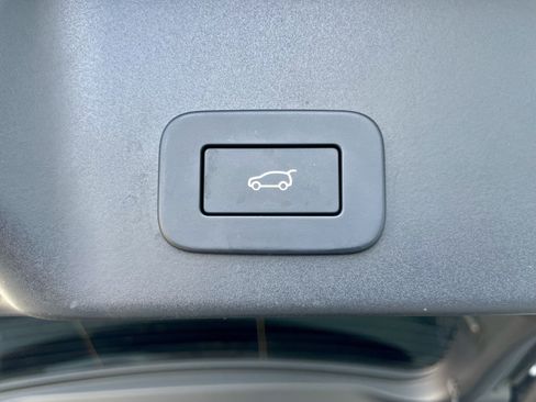 Certified 2025 Land Rover Range Rover Evoque Dynamic SE AWD/4WD image 37