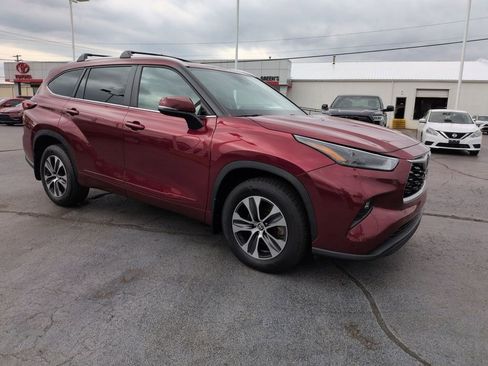 Used 2023 Toyota Highlander XLE AWD/4WD image 7