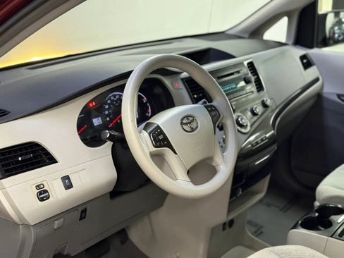 Used 2011 Toyota Sienna LE FWD image 10