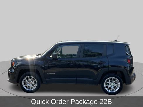 Used 2023 Jeep Renegade Latitude AWD/4WD image 3