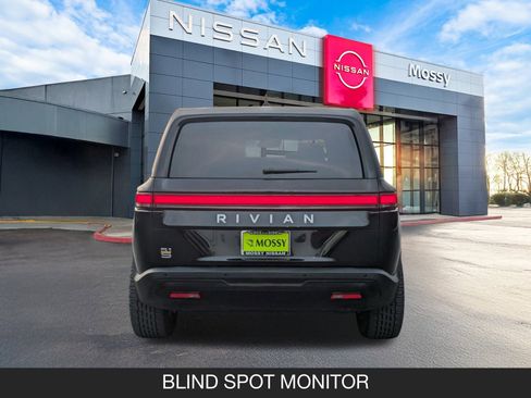 Used 2023 Rivian R1S Adventure image 9