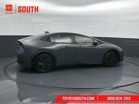 Used 2025 Toyota Prius LE FWD image 3