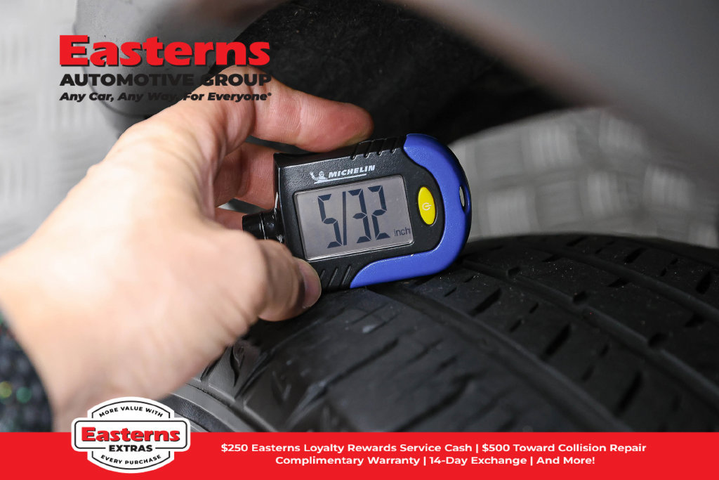 Used 2024 Nissan Rogue S AWD/4WD image 29