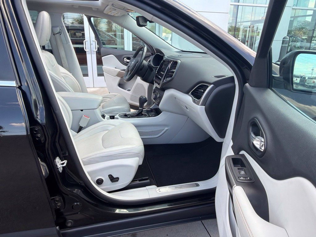 Used 2021 Jeep Cherokee Limited AWD/4WD image 35