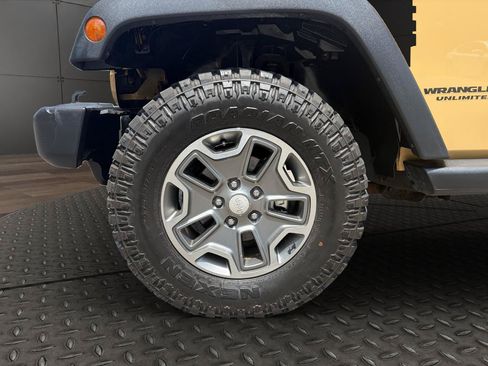 Used 2014 Jeep Wrangler Unlimited Rubicon w/ Dual Top Group AWD/4WD image 21