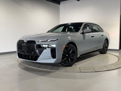 Used 2023 BMW 760i xDrive AWD/4WD image 1