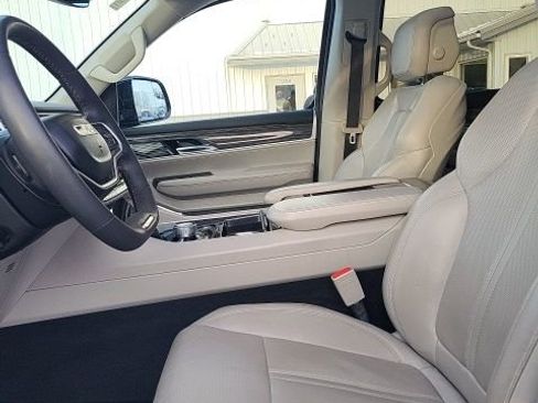 Used 2022 Jeep Wagoneer Series III w/ Premium Group I image 12