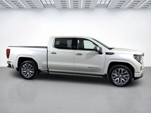 Used 2022 GMC Sierra 1500 Denali w/ Denali Reserve Package AWD/4WD image 3