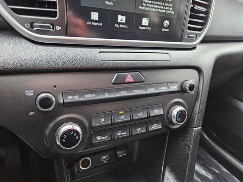 Used 2022 Kia Sportage LX image 22