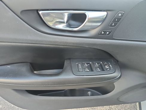 Used 2020 Volvo S60 T5 Momentum image 15