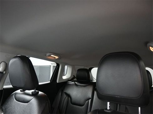 Used 2021 Jeep Compass Limited image 23