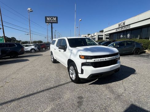 Used 2022 Chevrolet Silverado 1500 Custom w/ Safety Confidence Package RWD image 2