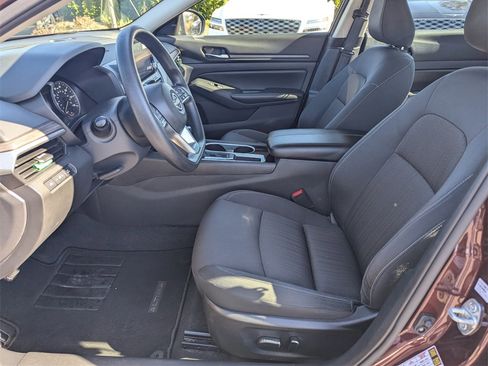 Used 2024 Nissan Altima 2.5 SV image 10