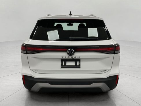 Certified 2026 Volkswagen Tiguan SE AWD/4WD image 4