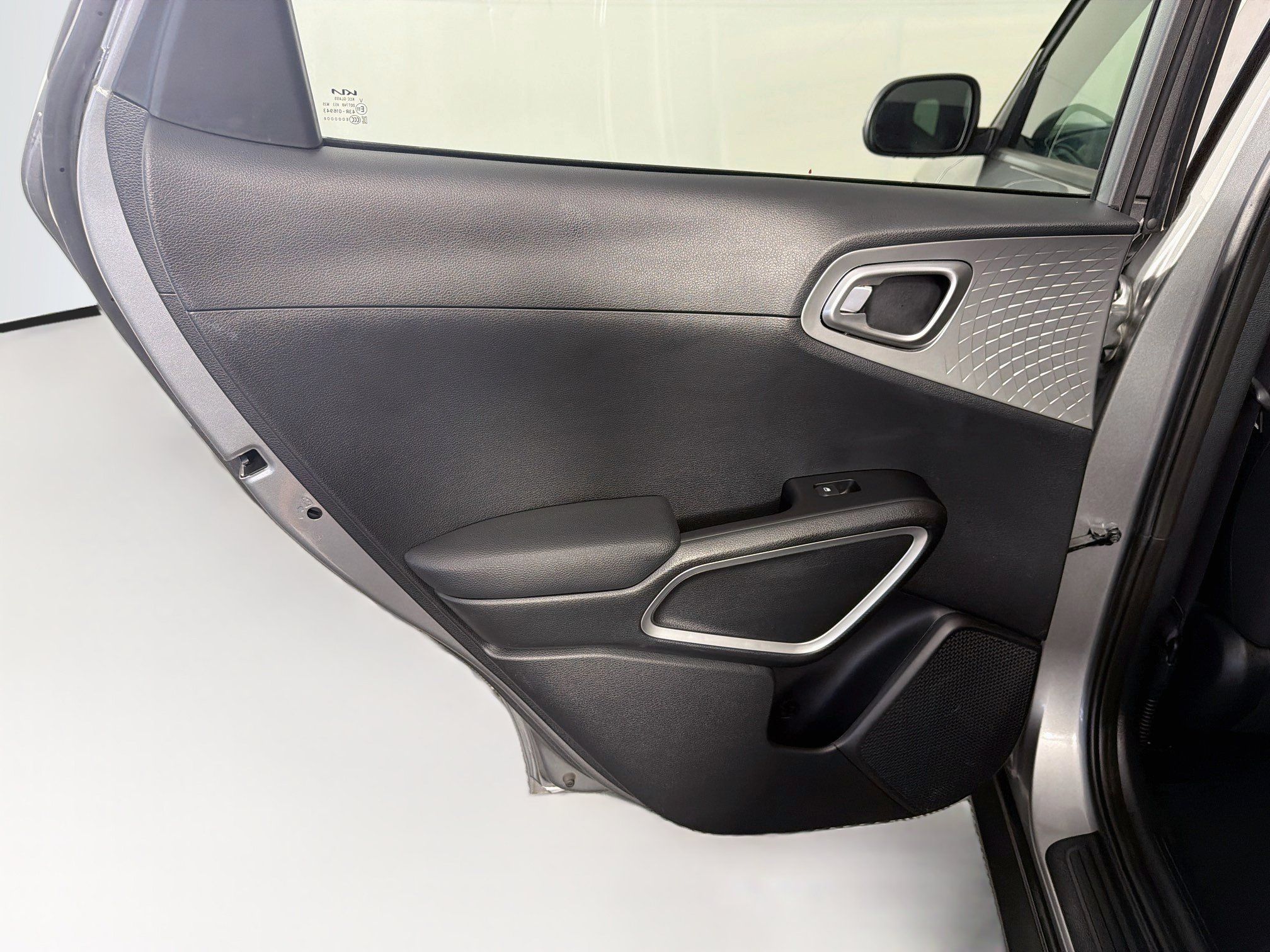 Used 2025 Kia Soul LX w/ LX Technology Package FWD image 25