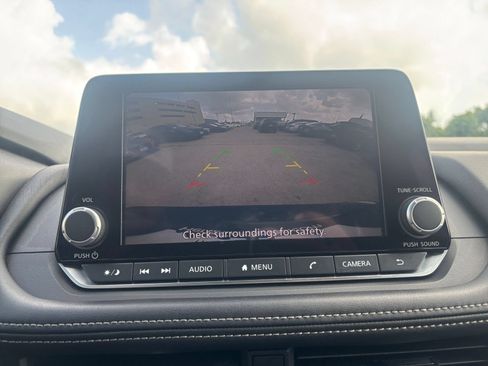 Used 2025 Nissan Rogue SV AWD/4WD image 23