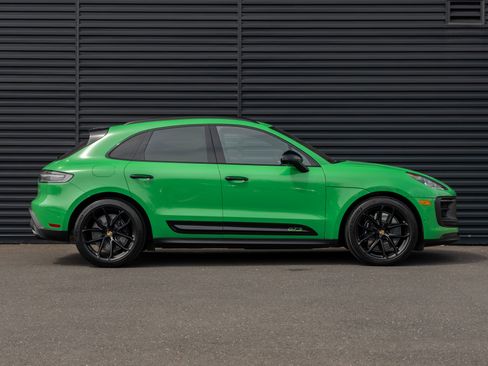 Certified 2025 Porsche Macan GTS image 9