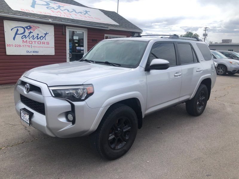 Used 2019 Toyota 4Runner SR5 AWD/4WD image 2