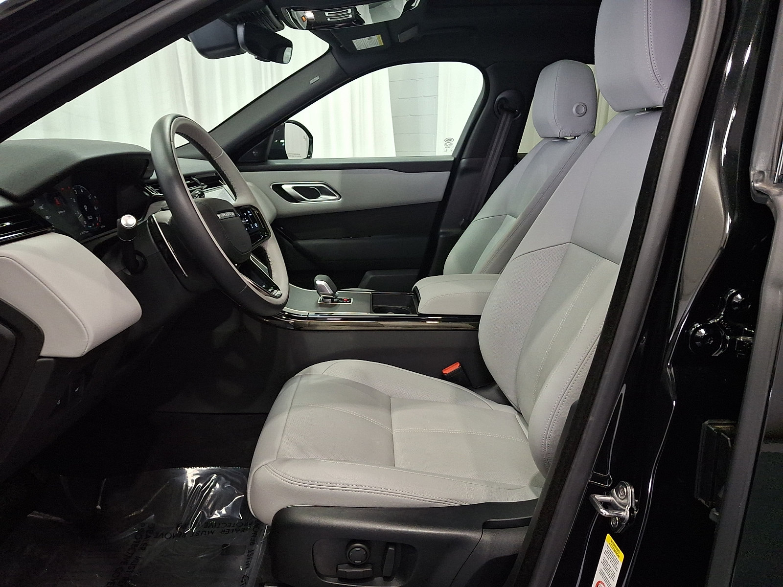 Certified 2026 Land Rover Range Rover Velar S AWD/4WD image 13