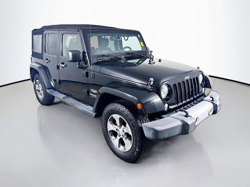 Used 2015 Jeep Wrangler Unlimited Sahara w/ Max Tow Package AWD/4WD image 3