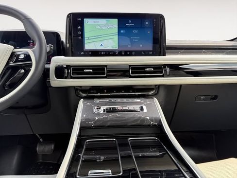 Used 2025 Lincoln Aviator Black Label w/ Jet Appearance Package AWD/4WD image 11