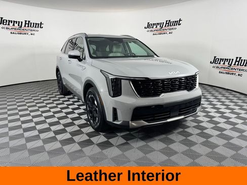 Used 2025 Kia Sorento S image 5