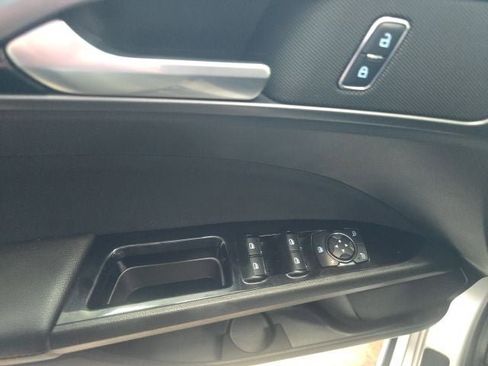 Used 2014 Ford Fusion SE w/ Equipment Group 201A image 17