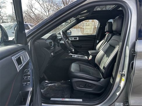 Certified 2023 Ford Explorer ST-Line w/ Class IV Trailer Tow Package image 19