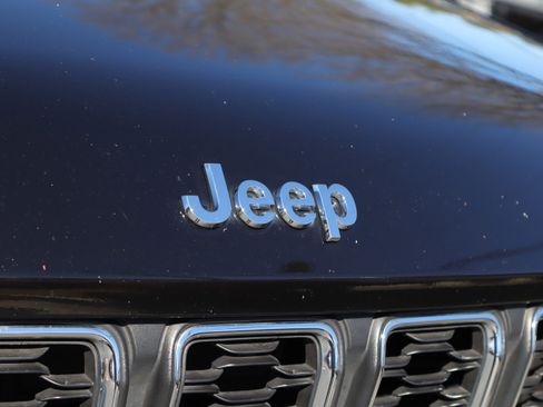 Used 2023 Jeep Grand Cherokee L Laredo image 35