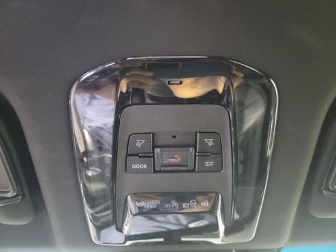 Used 2021 Toyota Venza Limited image 22