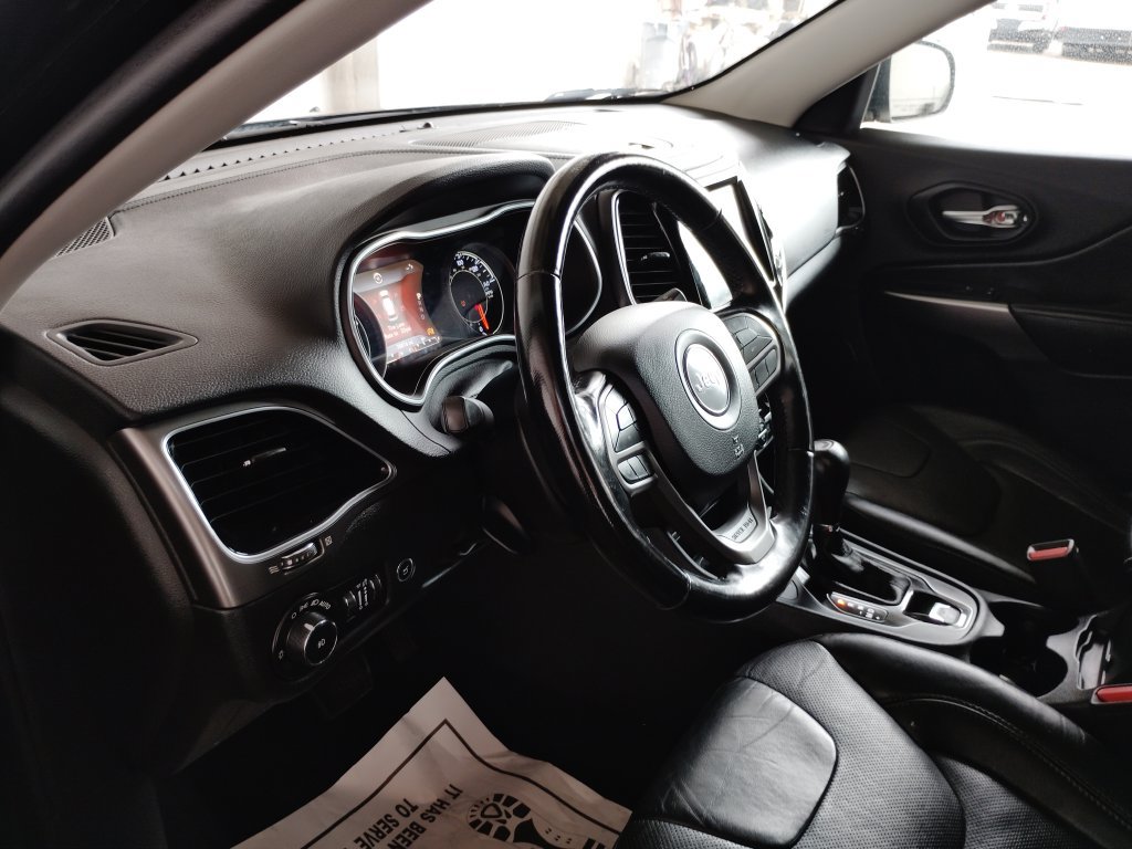 Used 2020 Jeep Cherokee Limited AWD/4WD image 23