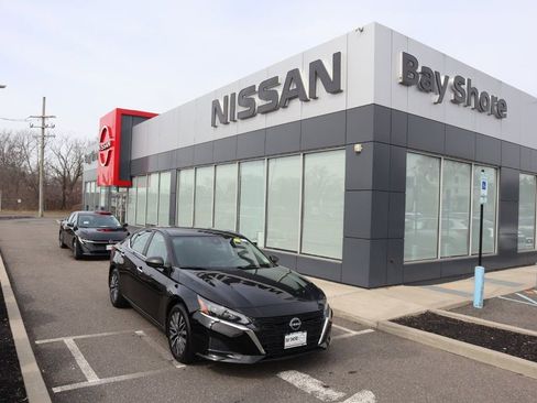 Certified 2025 Nissan Altima 2.5 SV image 2