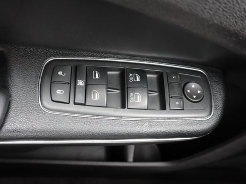 Used 2016 Chrysler 300 Limited image 23