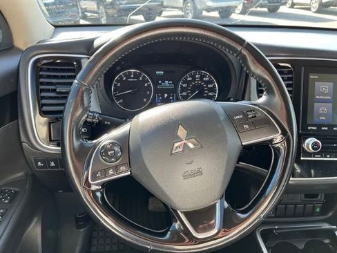 Used 2020 Mitsubishi Outlander SE image 38