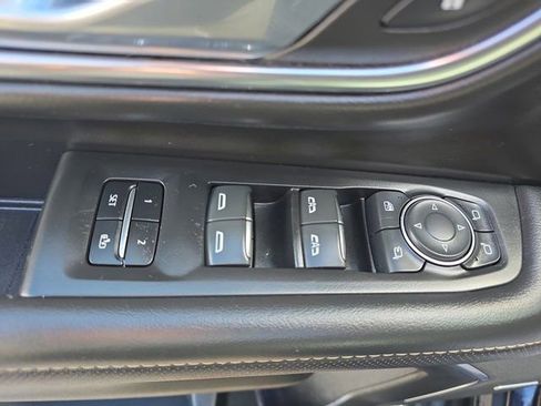 Used 2023 Chevrolet Tahoe Premier AWD/4WD image 28