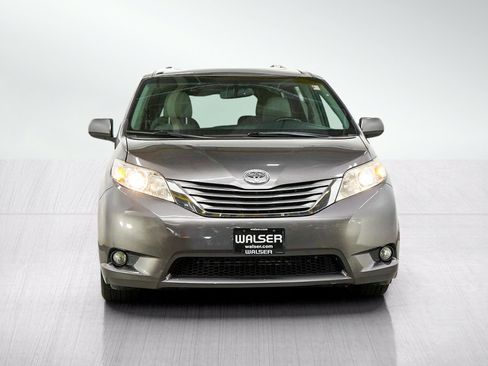 Used 2017 Toyota Sienna XLE w/ XLE Navigation Package FWD image 8